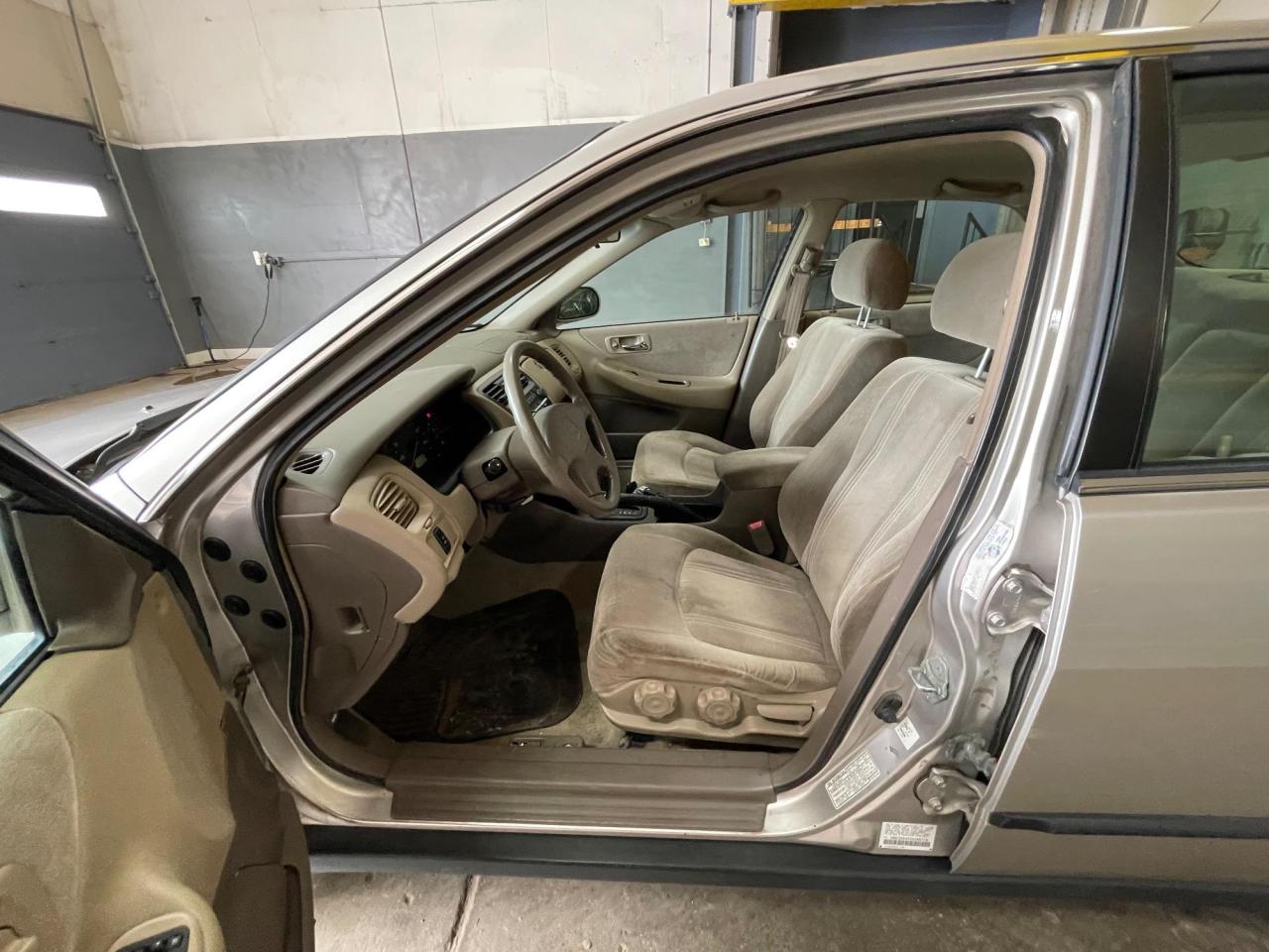 Used 1999 Honda Accord LX VIN 1HGCG5645XA068719