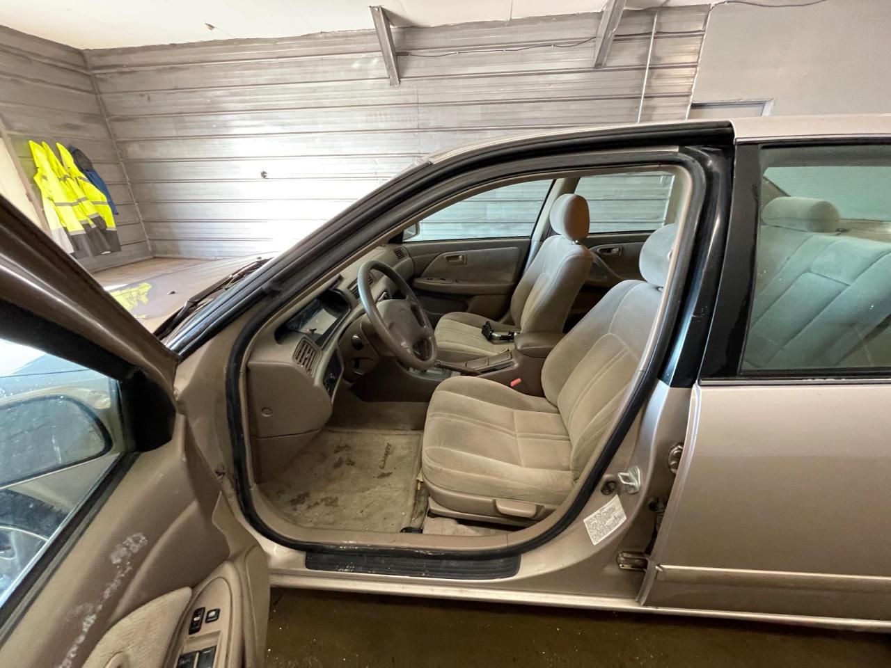 Used 2001 Toyota Camry LE VIN 4T1BG22K41U777737