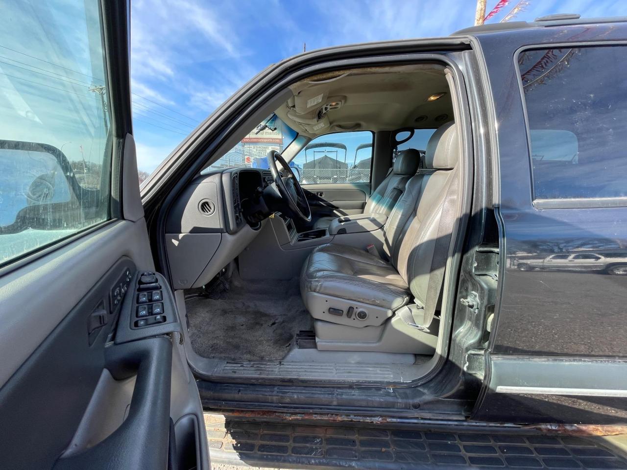 Used 2003 Chevrolet Tahoe LS VIN 1GNEK13Z73J321703